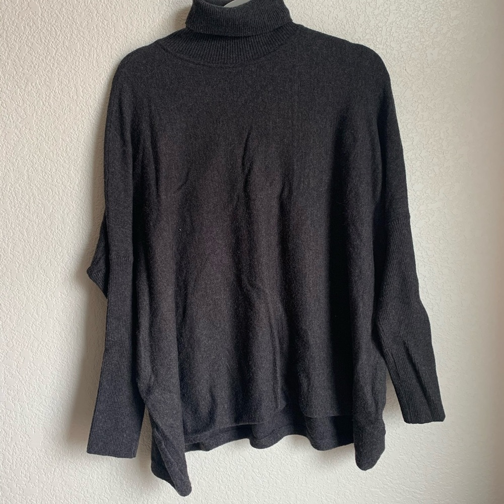 Grey/brown turtleneck sweater